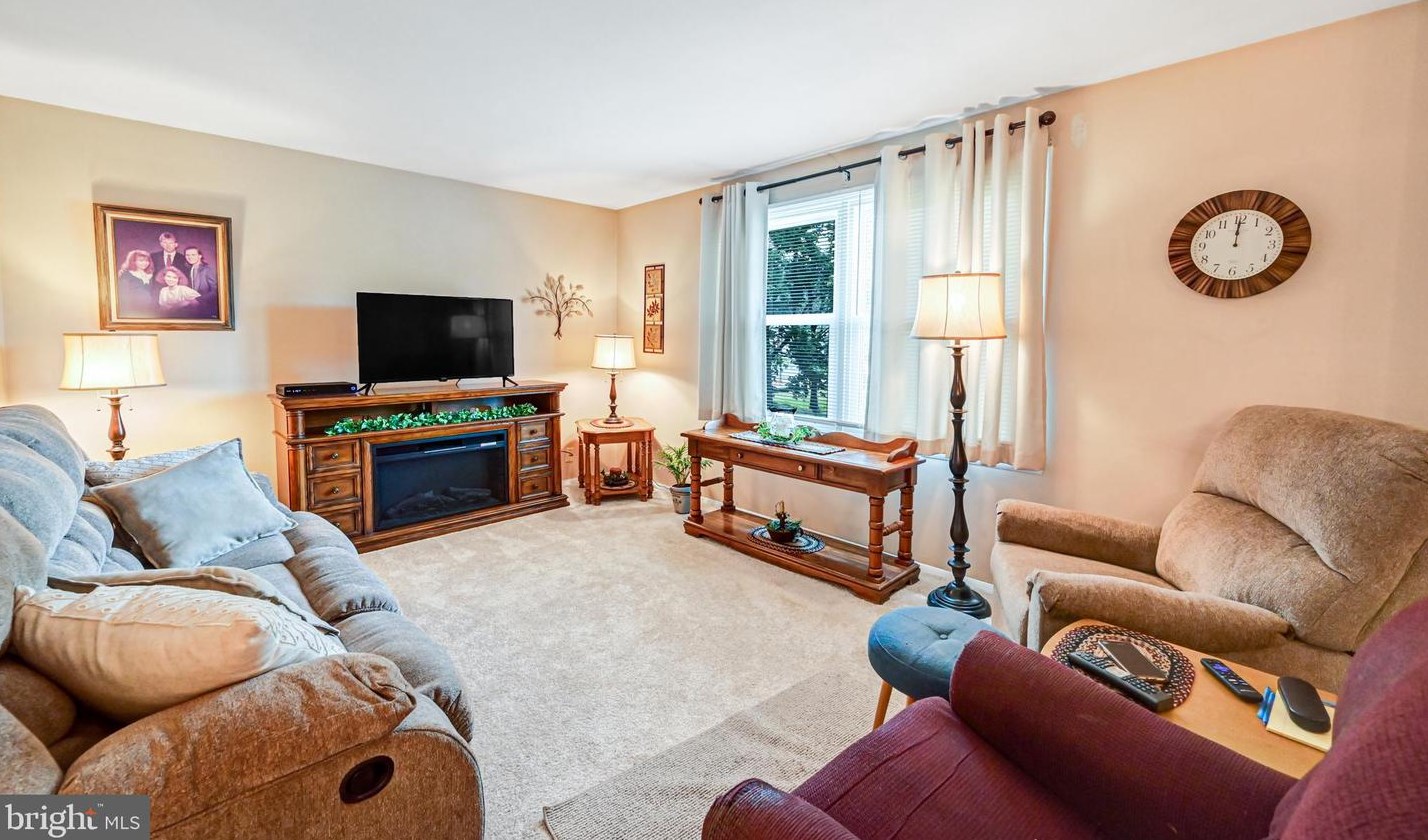 3822 York Rd, New Oxford, PA 17350