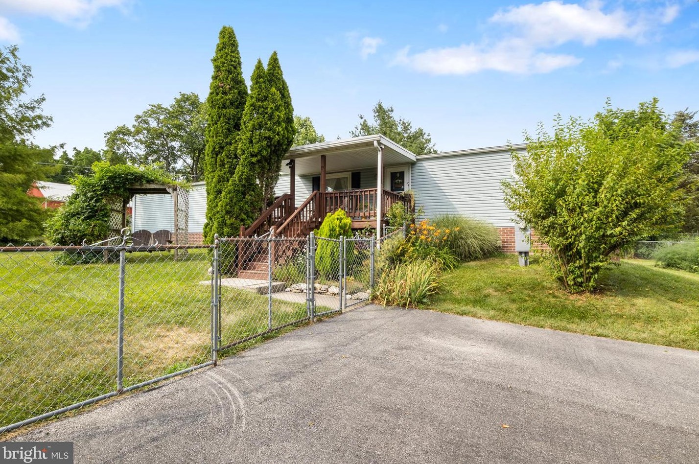19 Christopher Ct, New Oxford, PA 17350