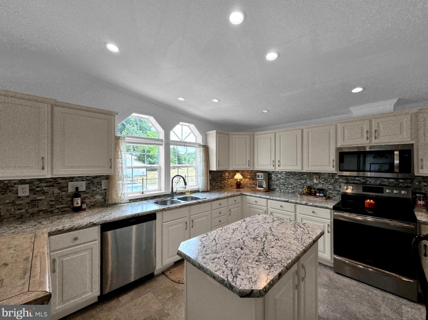 219 Eagle Dr, Hanover, PA 17331