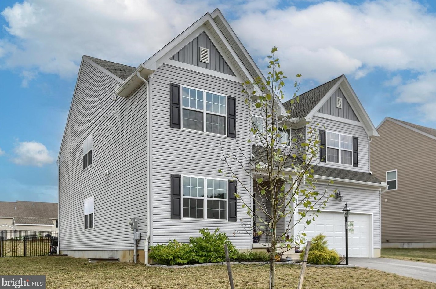 42 Mcintosh Ln, Center Mills, PA 17304