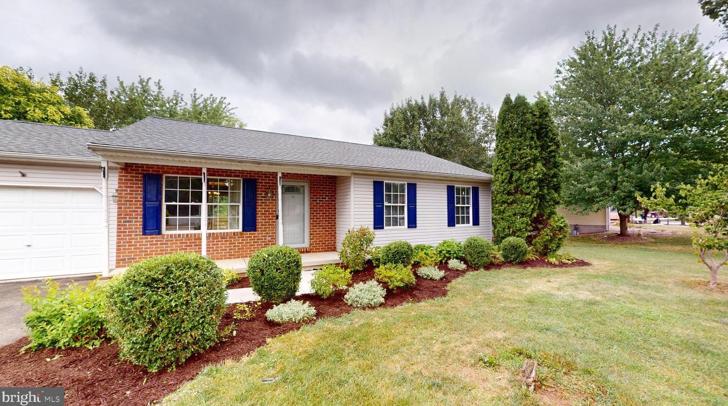 115 Abbotts Dr, Abbottstown, PA 17301