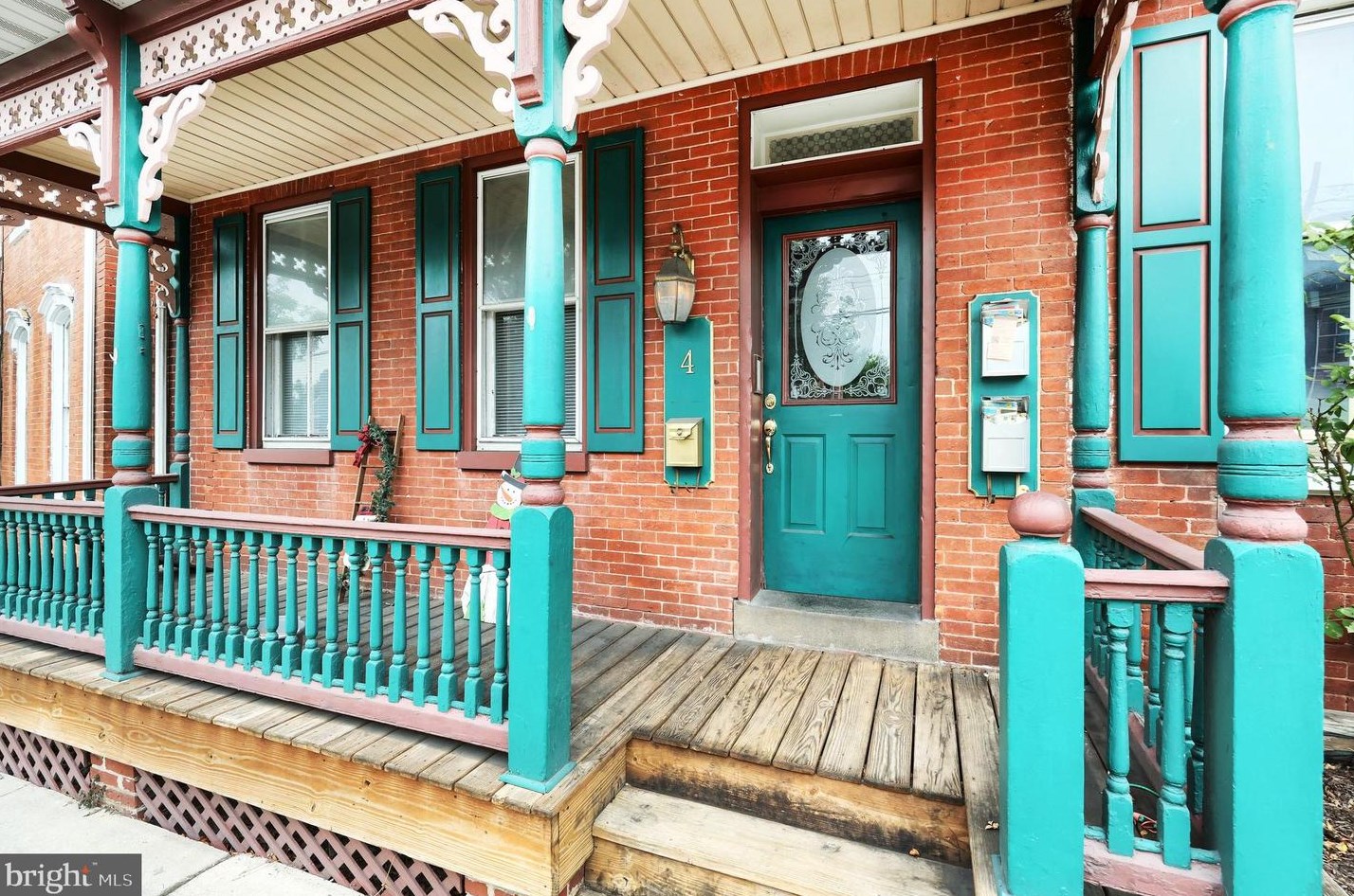 4 Hanover St, New Oxford, PA 17350