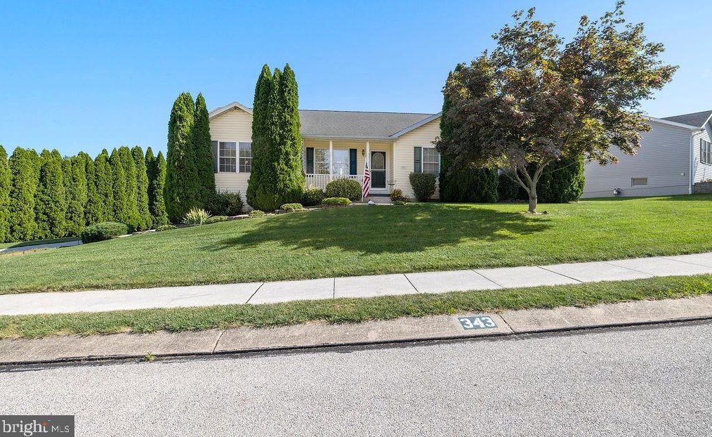 343 Matthew Dr, New Oxford, PA 17350-8883