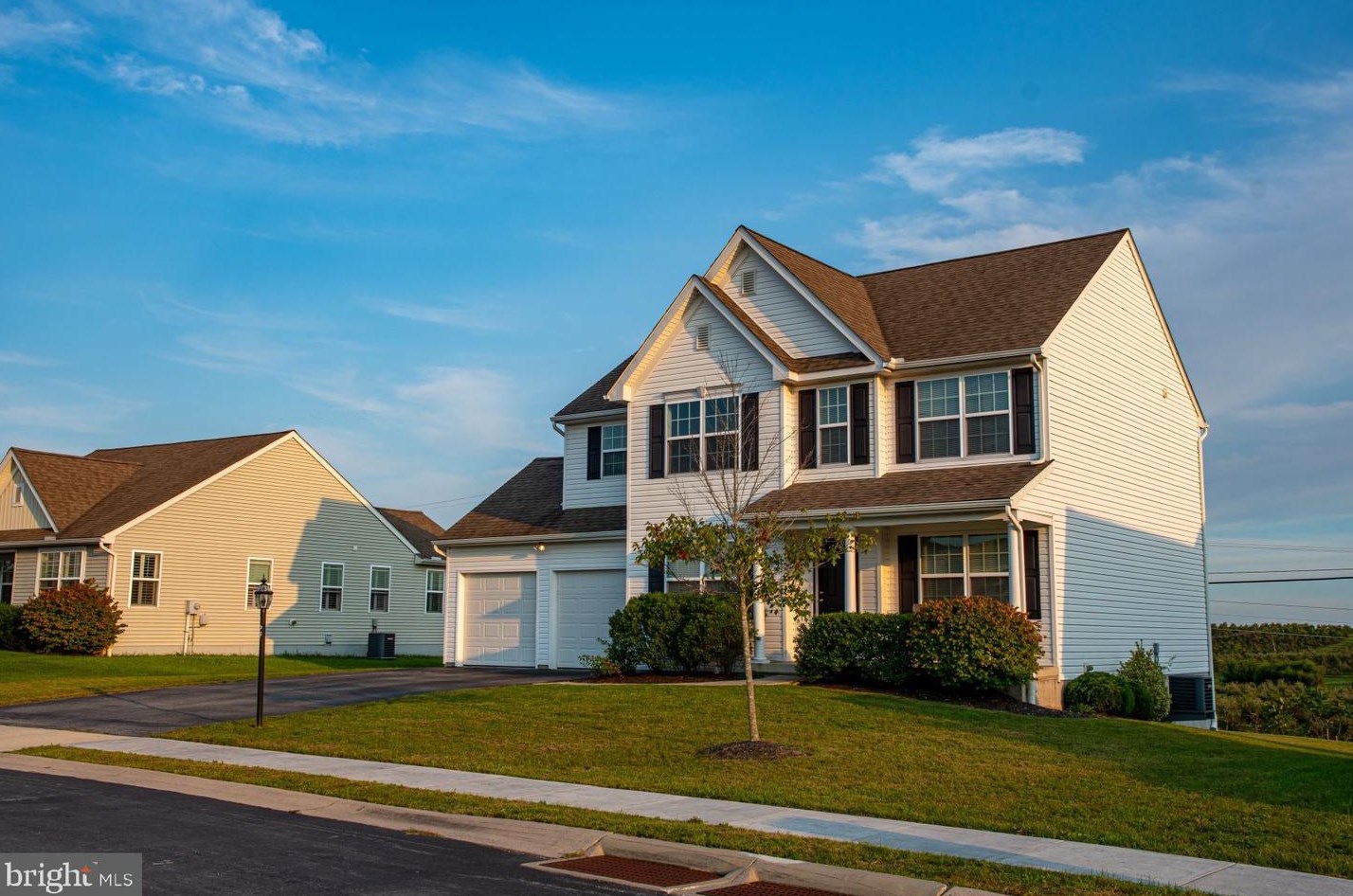 27 E Imperial Dr, Center Mills, PA 17304