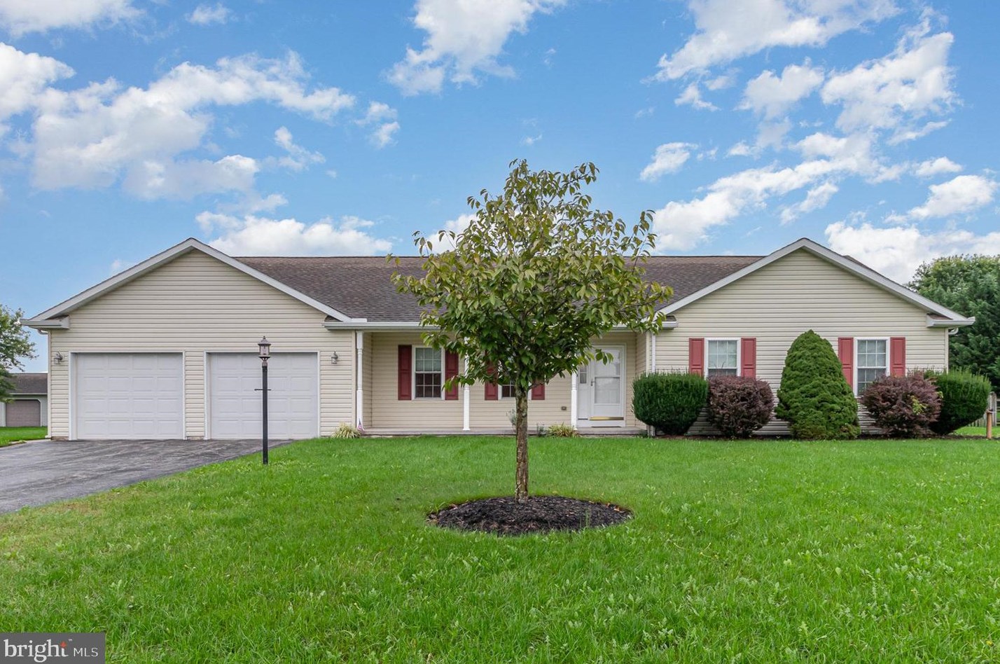 145 Hunters Cir, Abbottstown, PA 17301