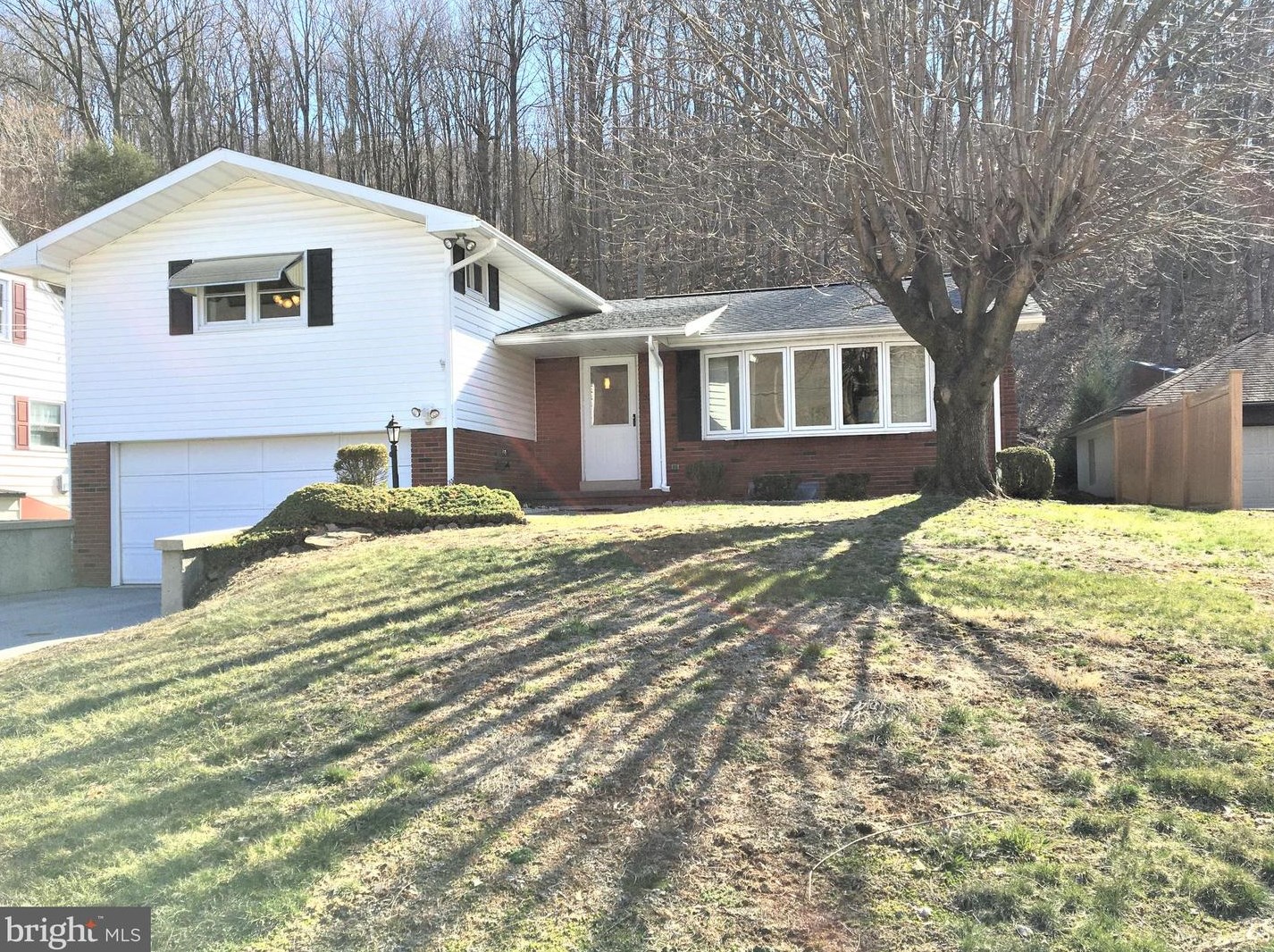 487 Summit St, Everett, PA 15537-3439