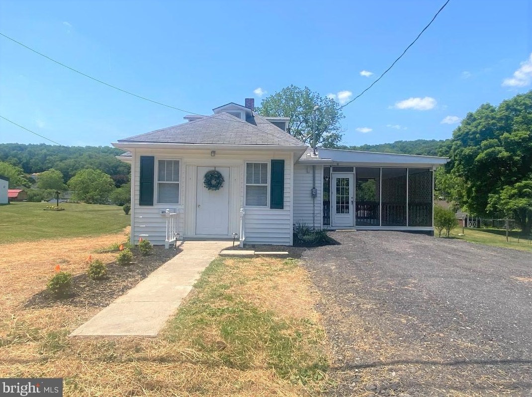 752 Green Ln, Bedford, PA 15522-1918