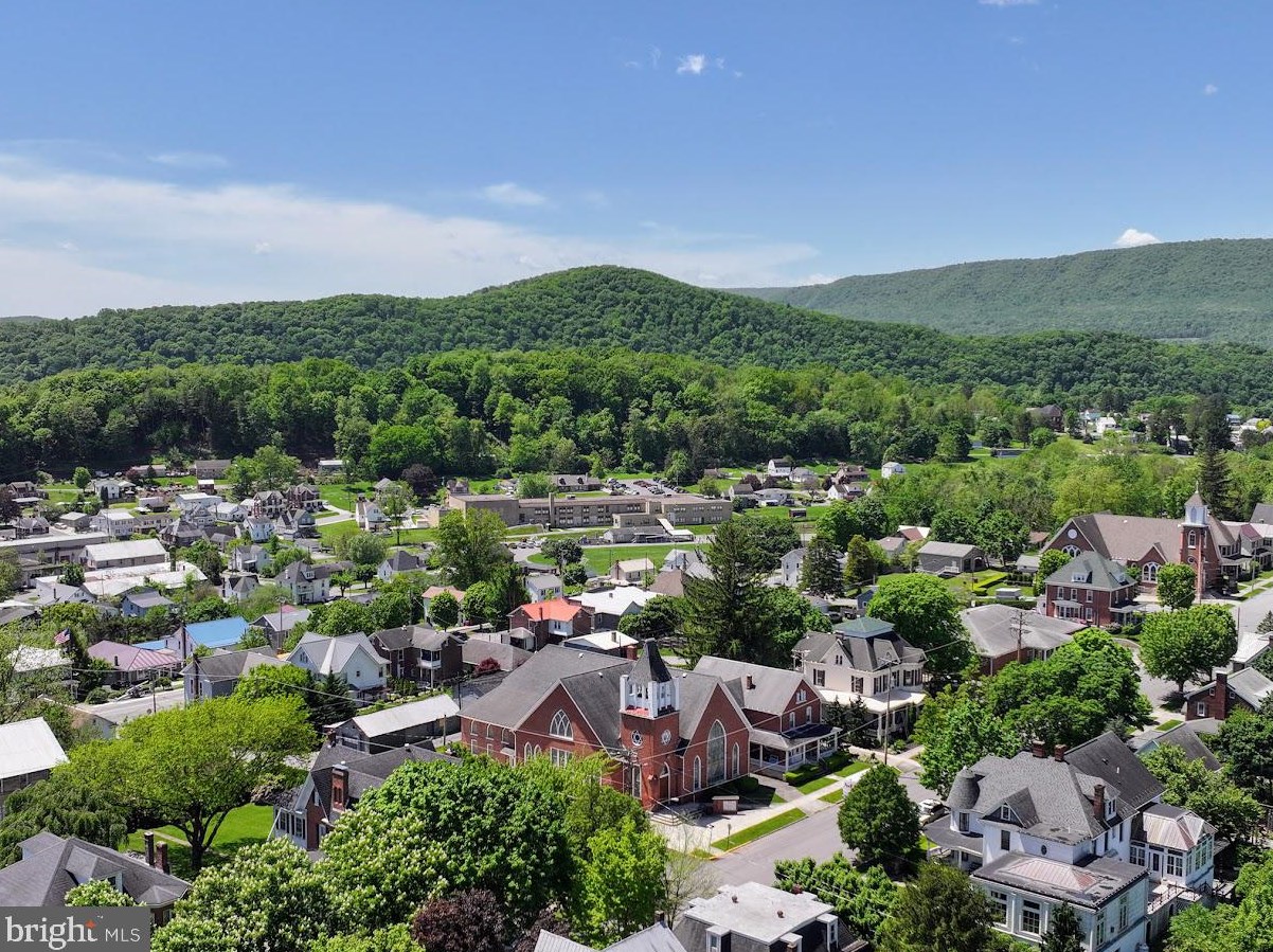 810 Church St, Saxton PA 16678-1211 exterior