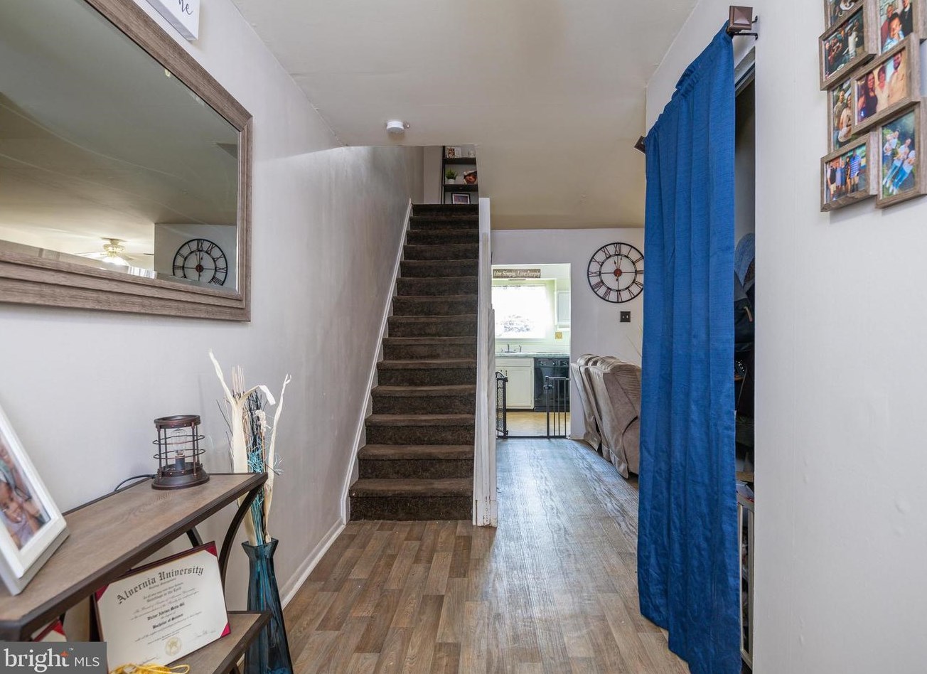 827 Rabbit Ln, Reading, PA 19606-1149