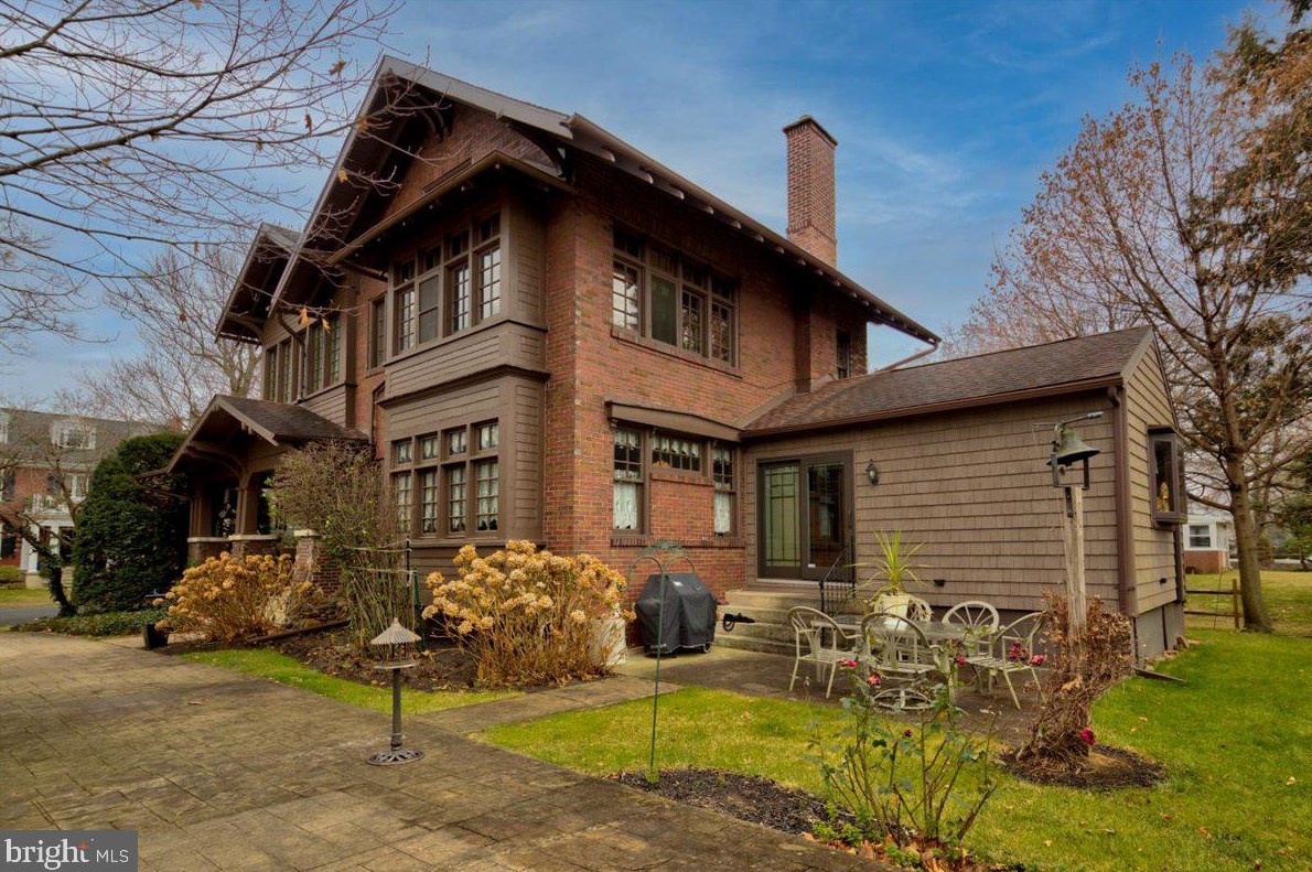 1323 Delaware Ave, Reading, PA 19610-2121