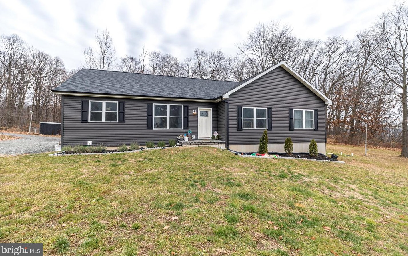 1498 Orchard Ln, Spangsville, PA 19512-8929