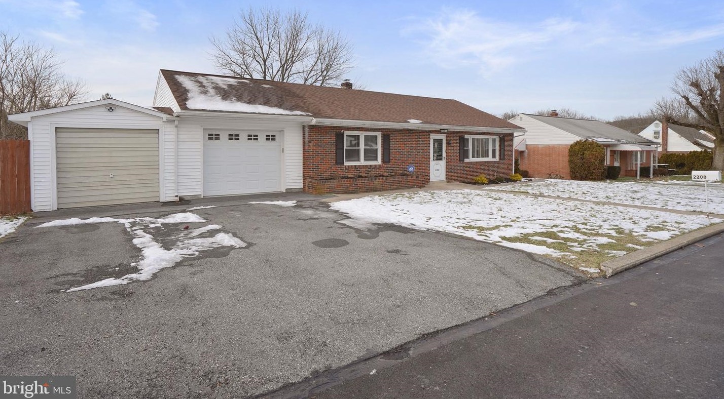 2208 18th St, Reading, PA 19604-1310