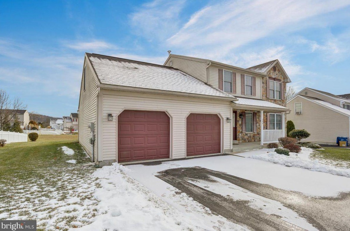 304 Roxberry Dr, Reading, PA 19608-8960