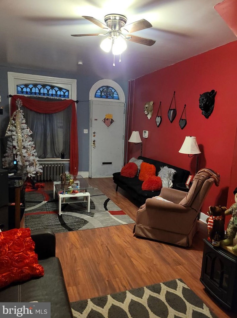 637 Moss St, Reading, PA 19604-2625