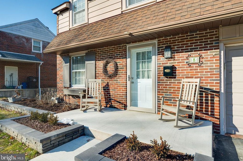 8 Beechwood Dr, Reading, PA 19606-3134