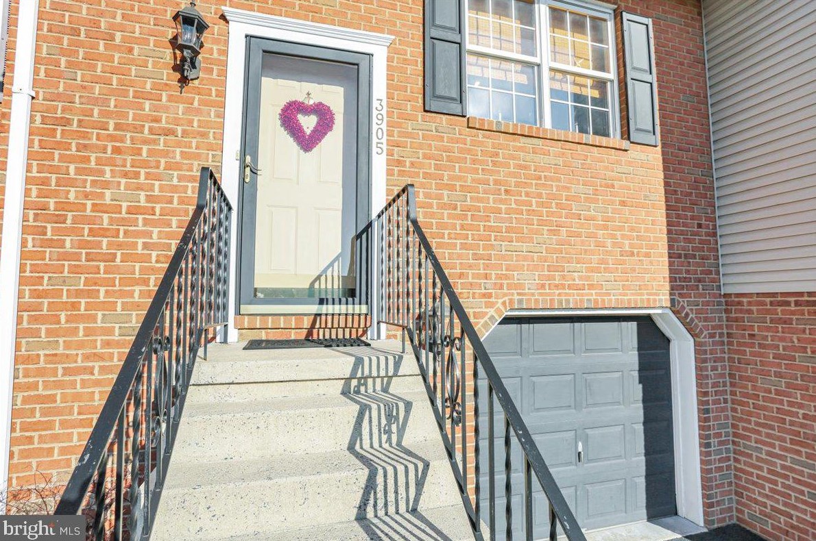 3905 Penns Dr, Reading, PA 19606-2884