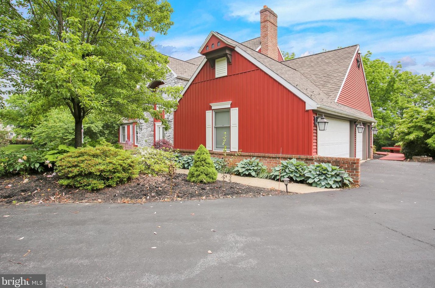 10 Buckingham Dr, Reading, PA 19605-1098