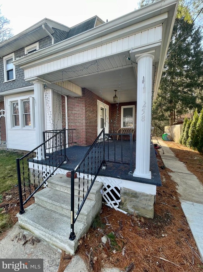 258 Spring Valley Rd, Reading, PA 19605-2727