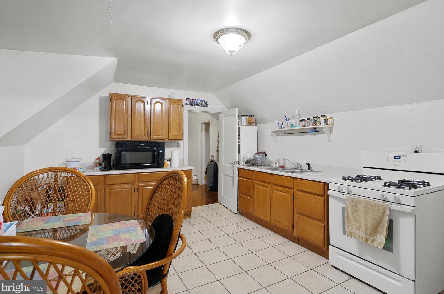 9 Church St, Hummels Store PA 19540-1733 exterior