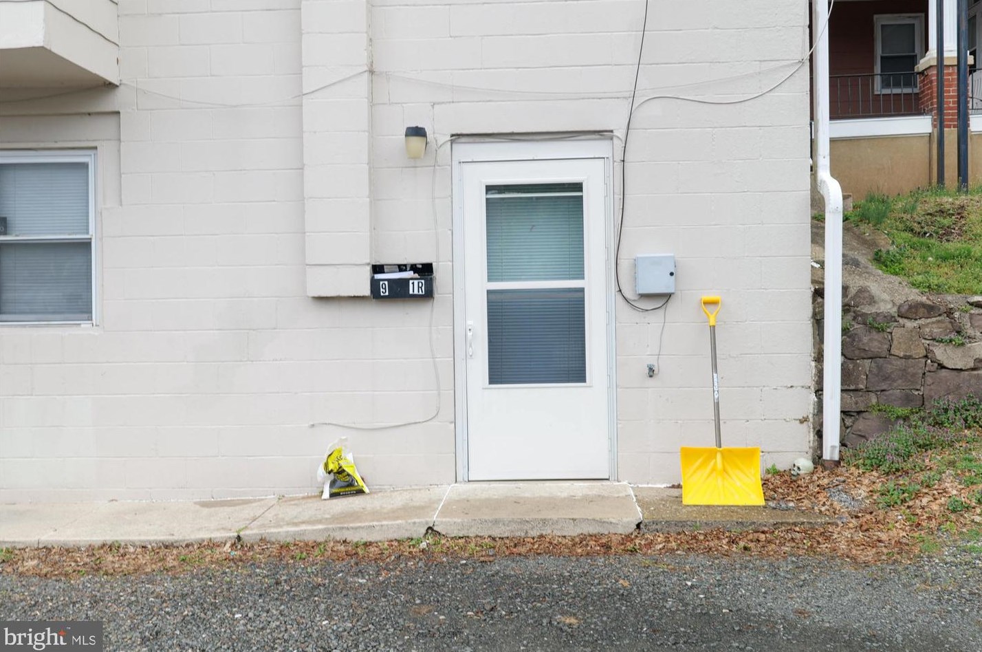 9 Church St, Hummels Store PA 19540-1733 exterior