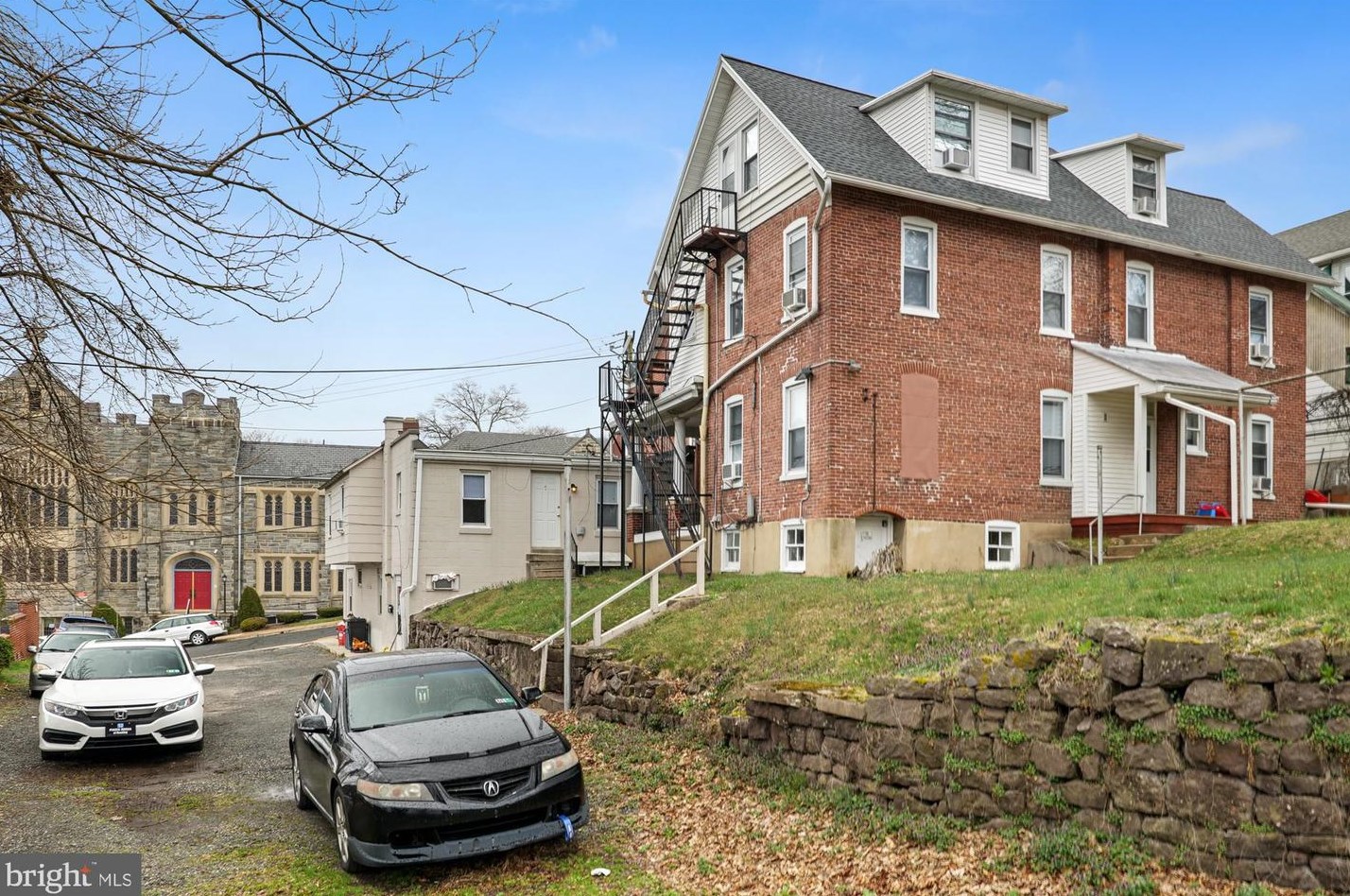 9 Church St, Hummels Store PA 19540-1733 exterior