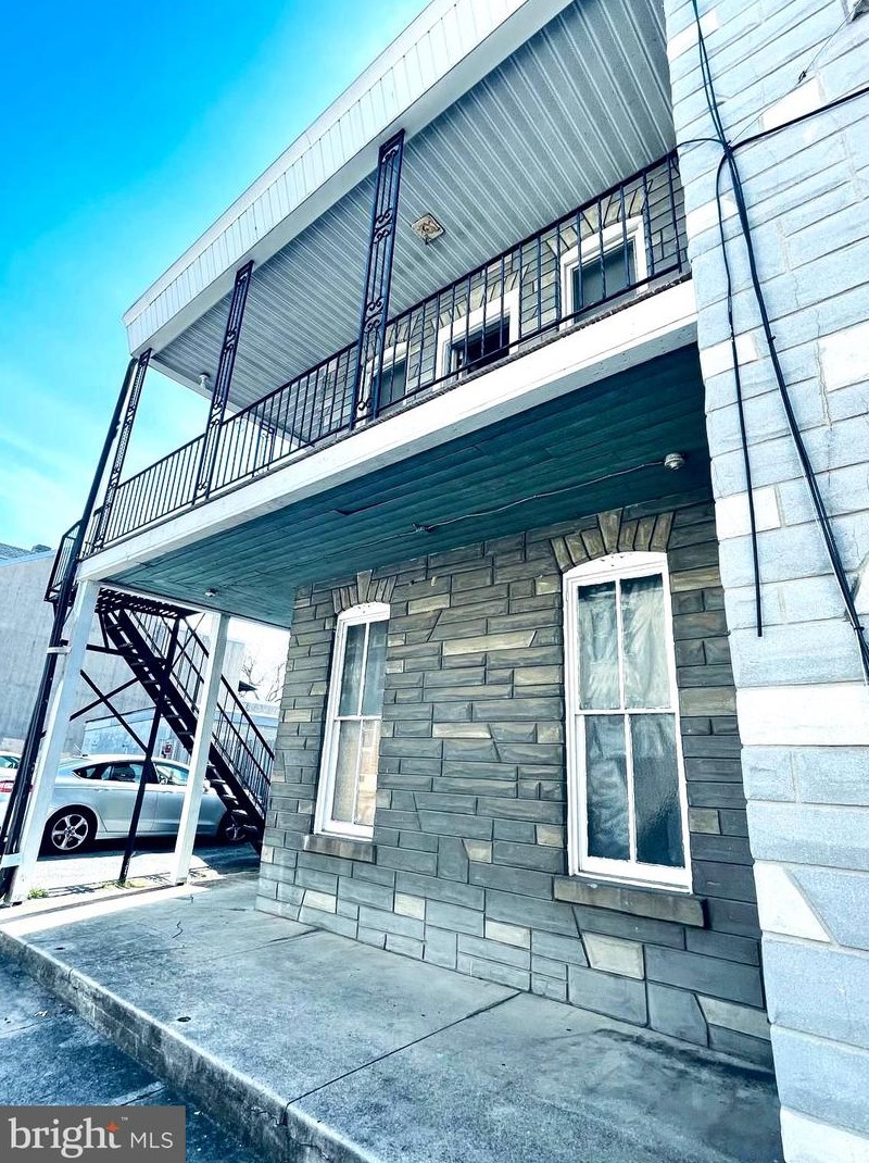 1122 Spring St, Reading, PA 19604-2276