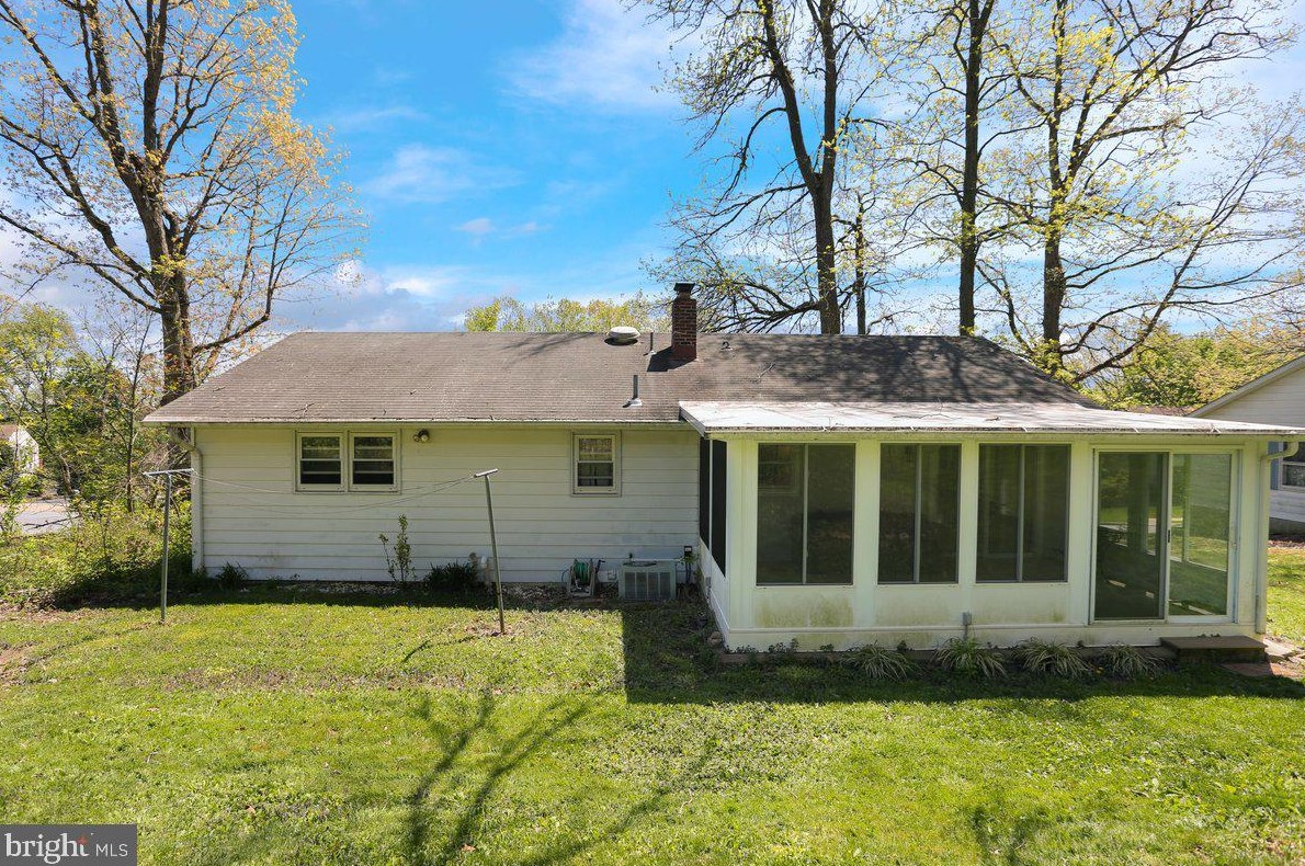 248 Seidel St, Reading, PA 19606-2821