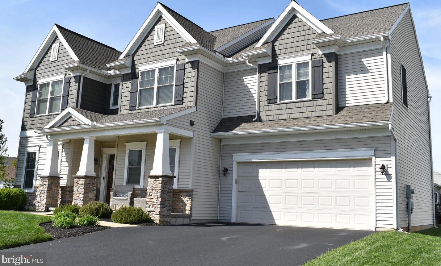 38 Edinboro Ln, Reading, PA 19605-7002