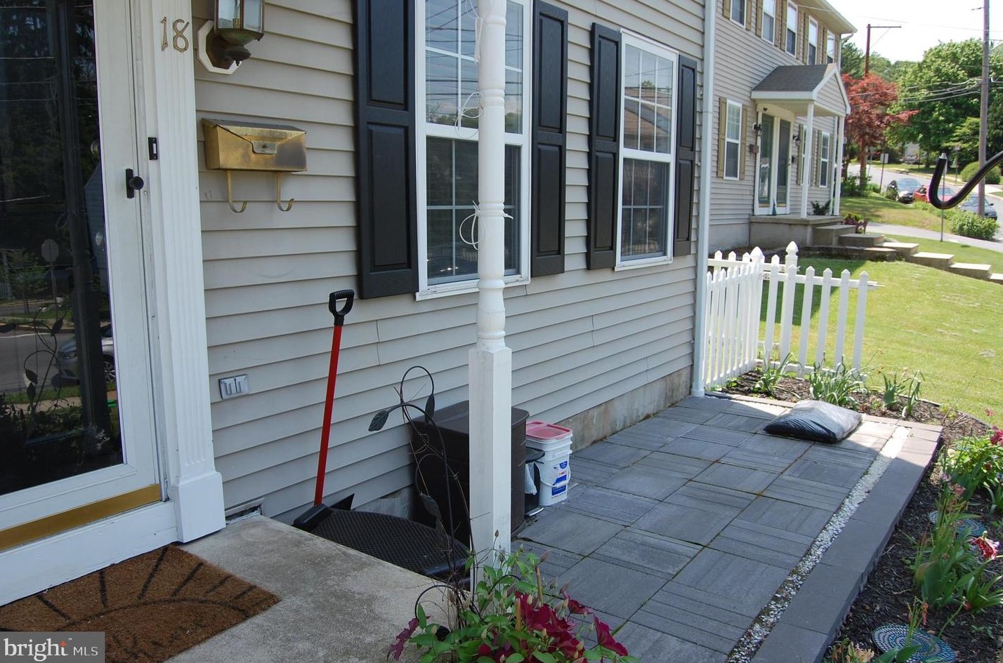 18 Madison St, Hummels Store, PA 19540-1204