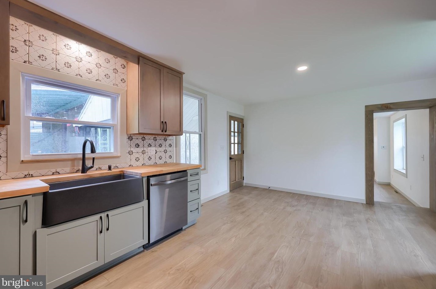 2817 Kutztown Rd, Reading PA  19605-2654 exterior
