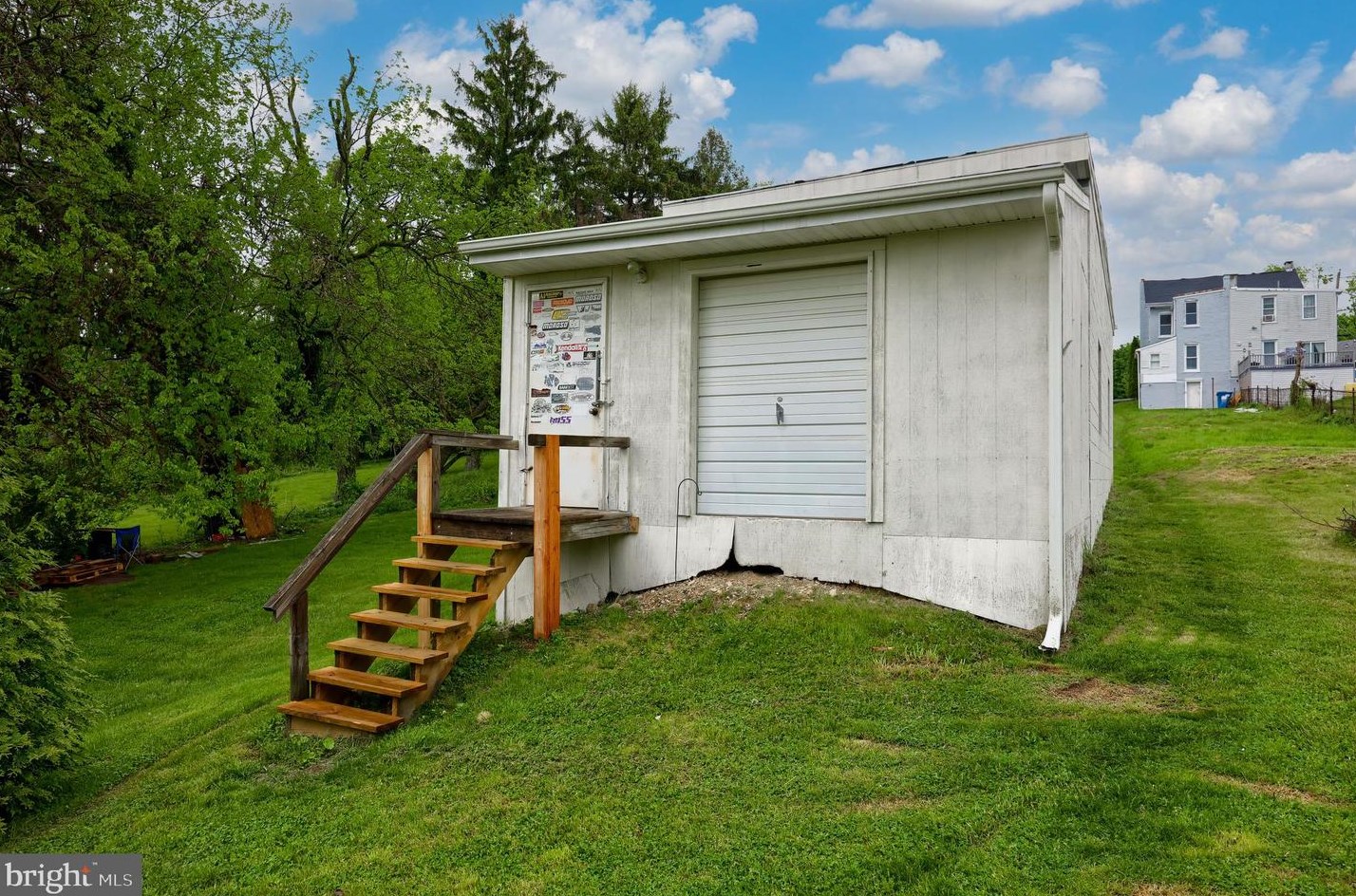2817 Kutztown Rd, Reading PA  19605-2654 exterior