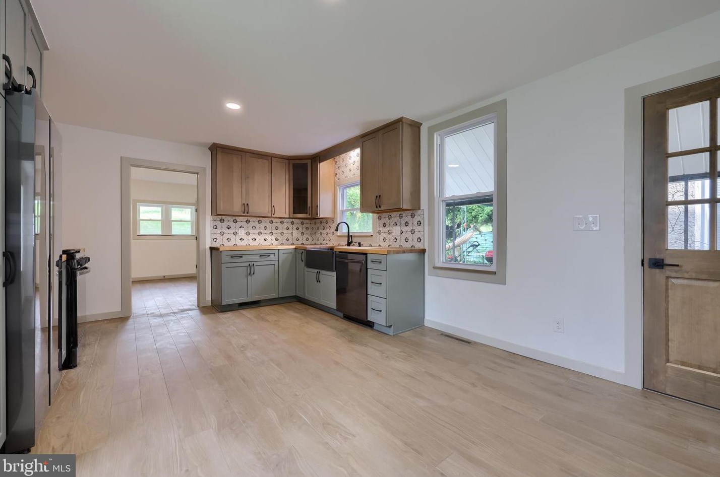 2817 Kutztown Rd, Reading PA  19605-2654 exterior
