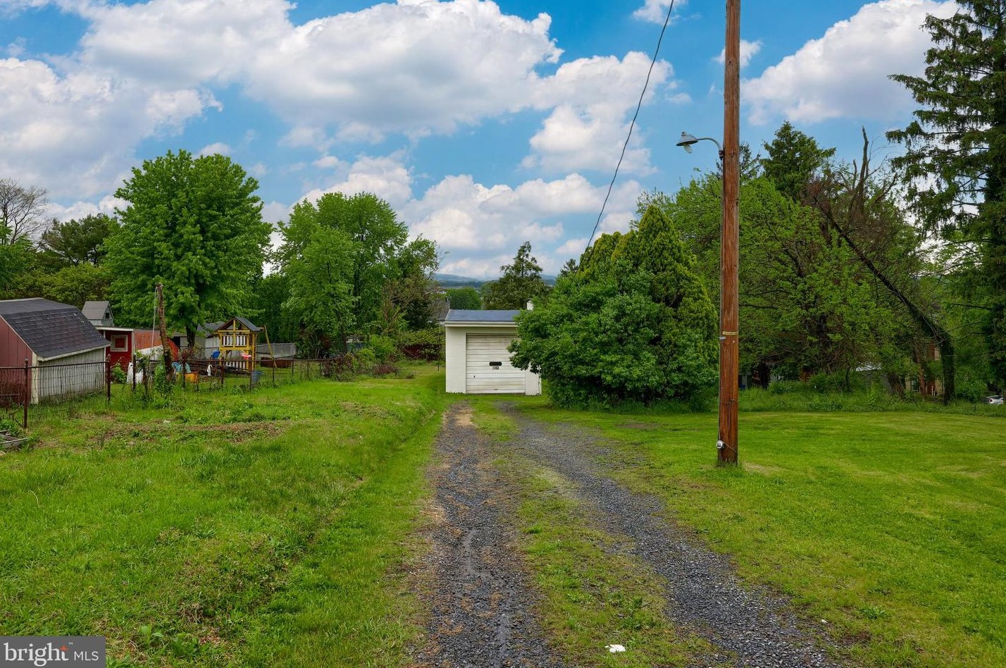 2817 Kutztown Rd, Reading PA  19605-2654 exterior