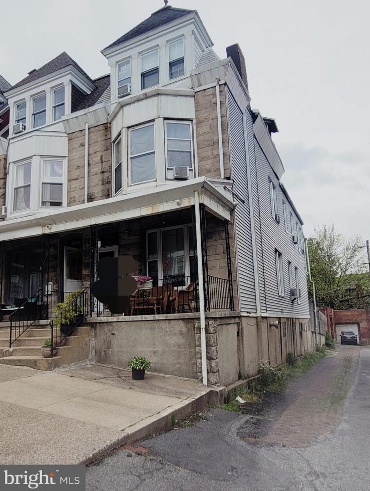 1336 Good St, Reading, PA 19602-2132