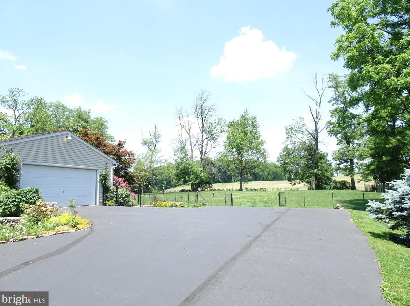 20 Raker Dr, Douglassville PA  19518-8849 exterior