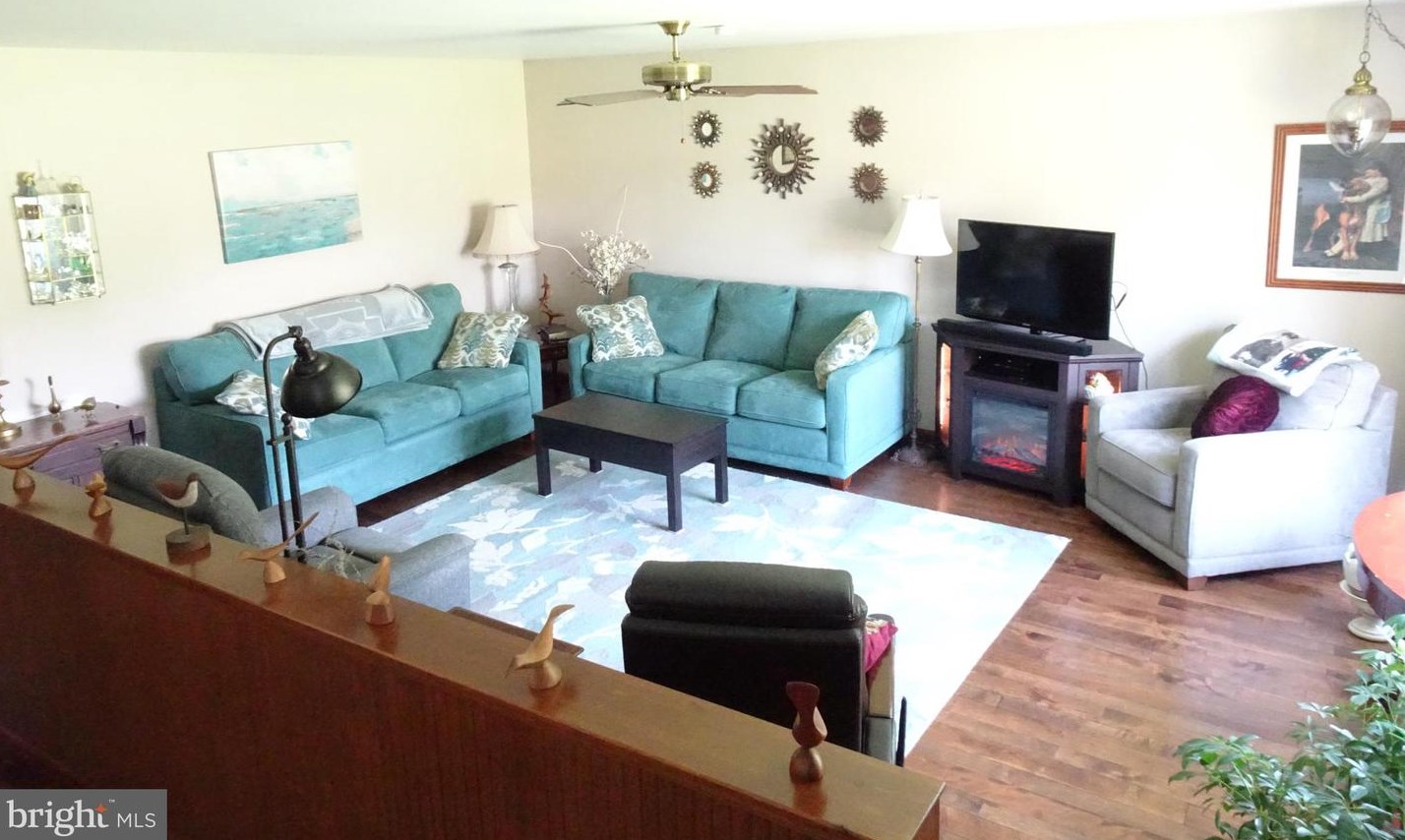 20 Raker Dr, Douglassville PA  19518-8849 exterior