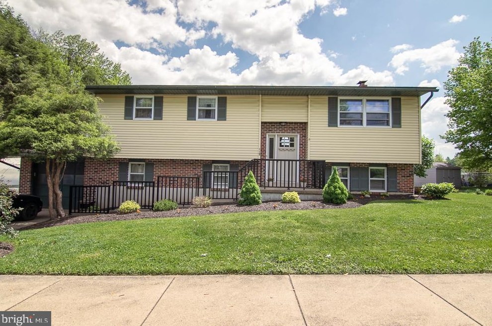 119 5th St, Womelsdorf, PA 19567-1101
