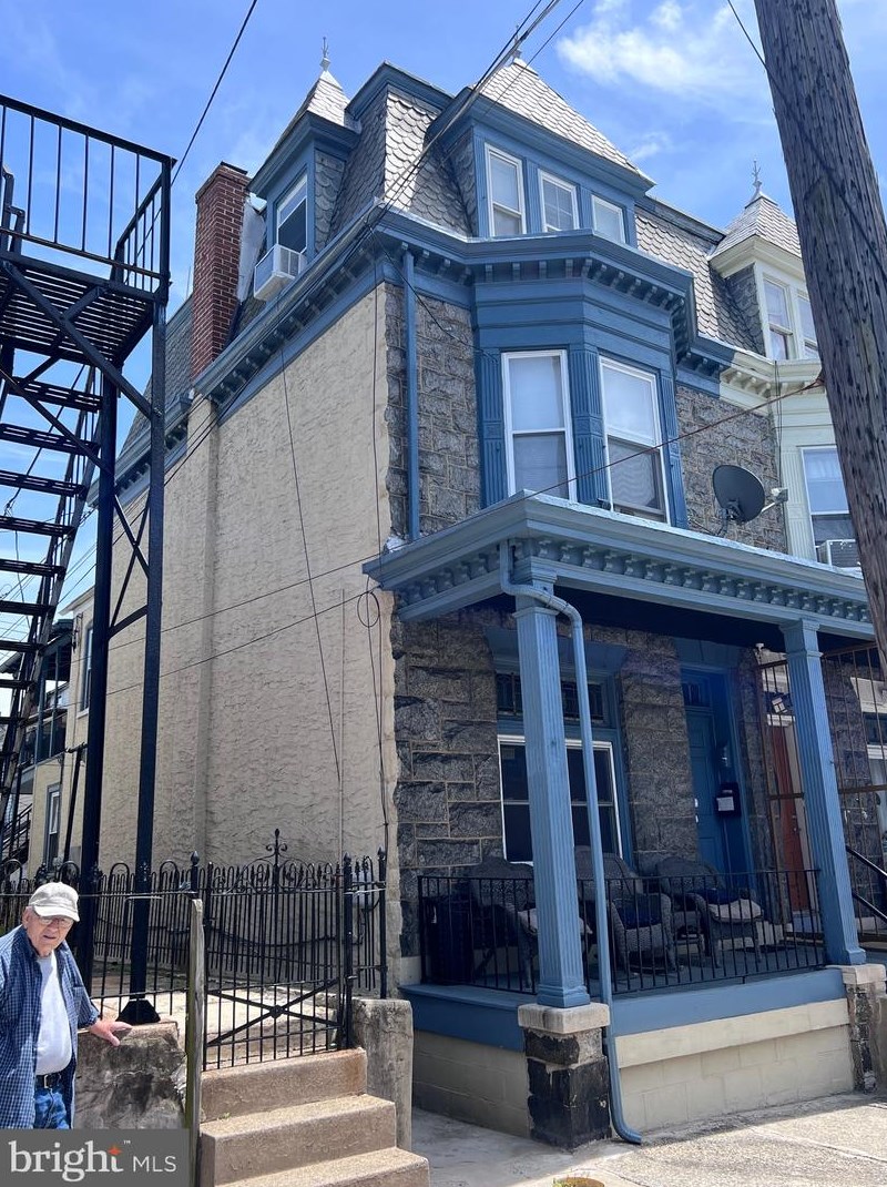 211 8th St, Reading, PA 19602-2737