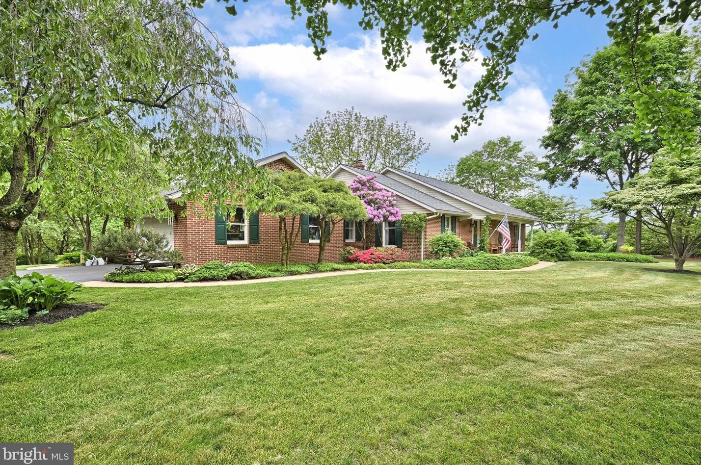 12 Orchard Hill Rd, Robesonia, PA 19551-9625