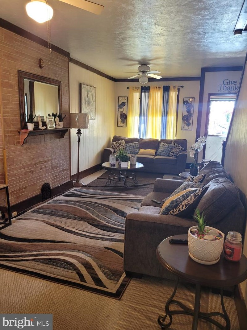 1231 Douglass St, Reading, PA 19604-2433