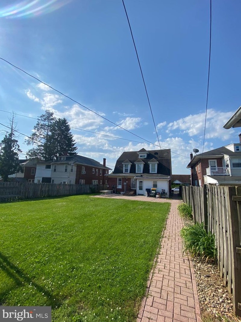 2223 Noble St, Reading PA  19609-1657 exterior