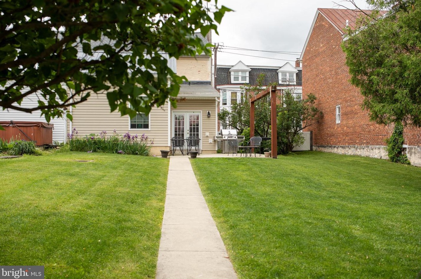 34 Whiteoak St, Greenwich, PA 19530-1423