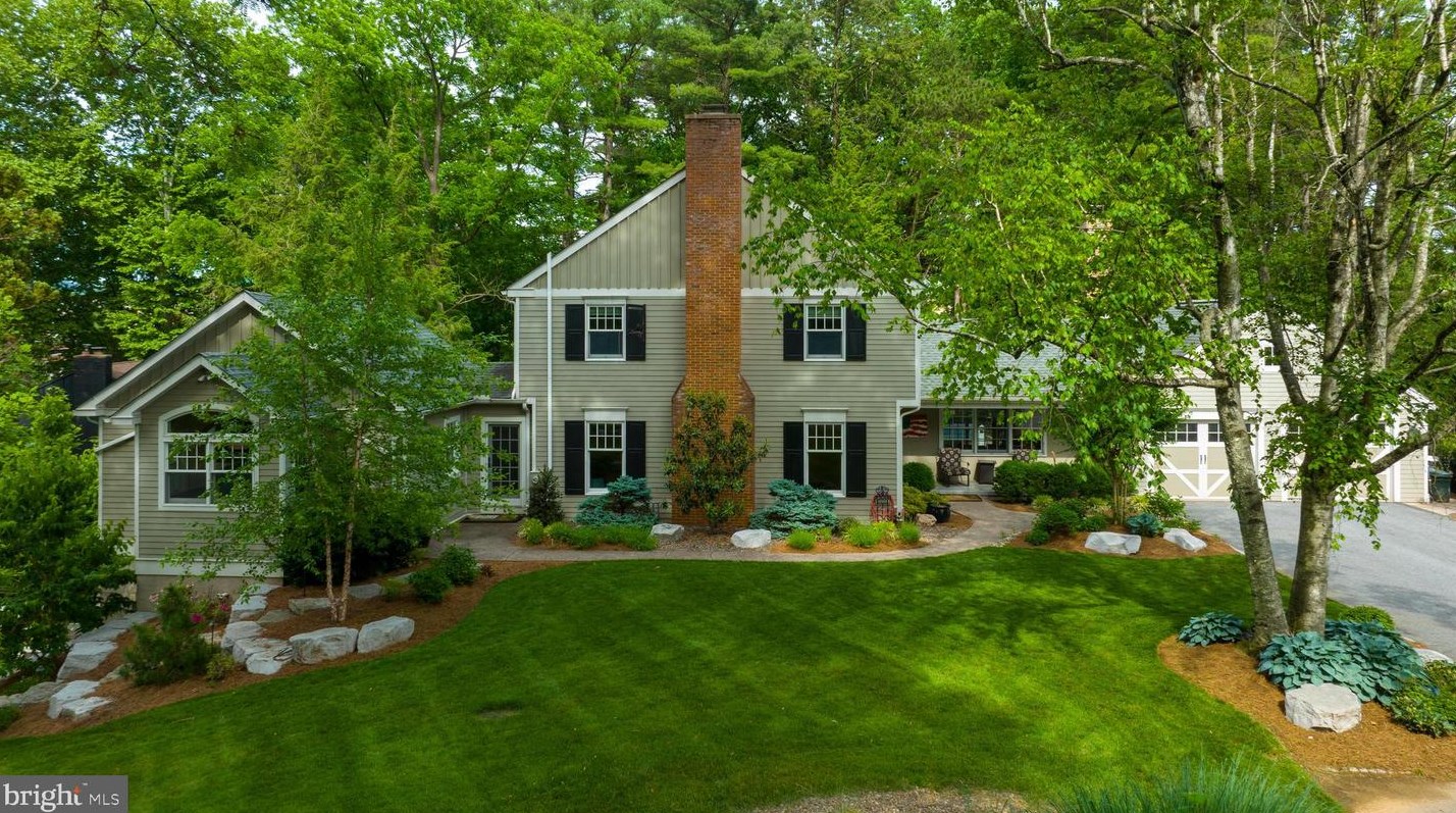 8 Trent Ave, Reading, PA 19610-2068