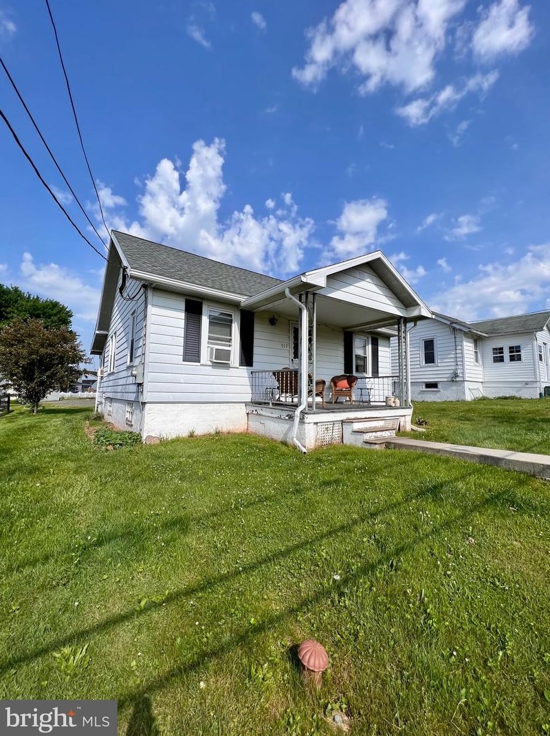 517 Montgomery Ave, Spangsville, PA 19512