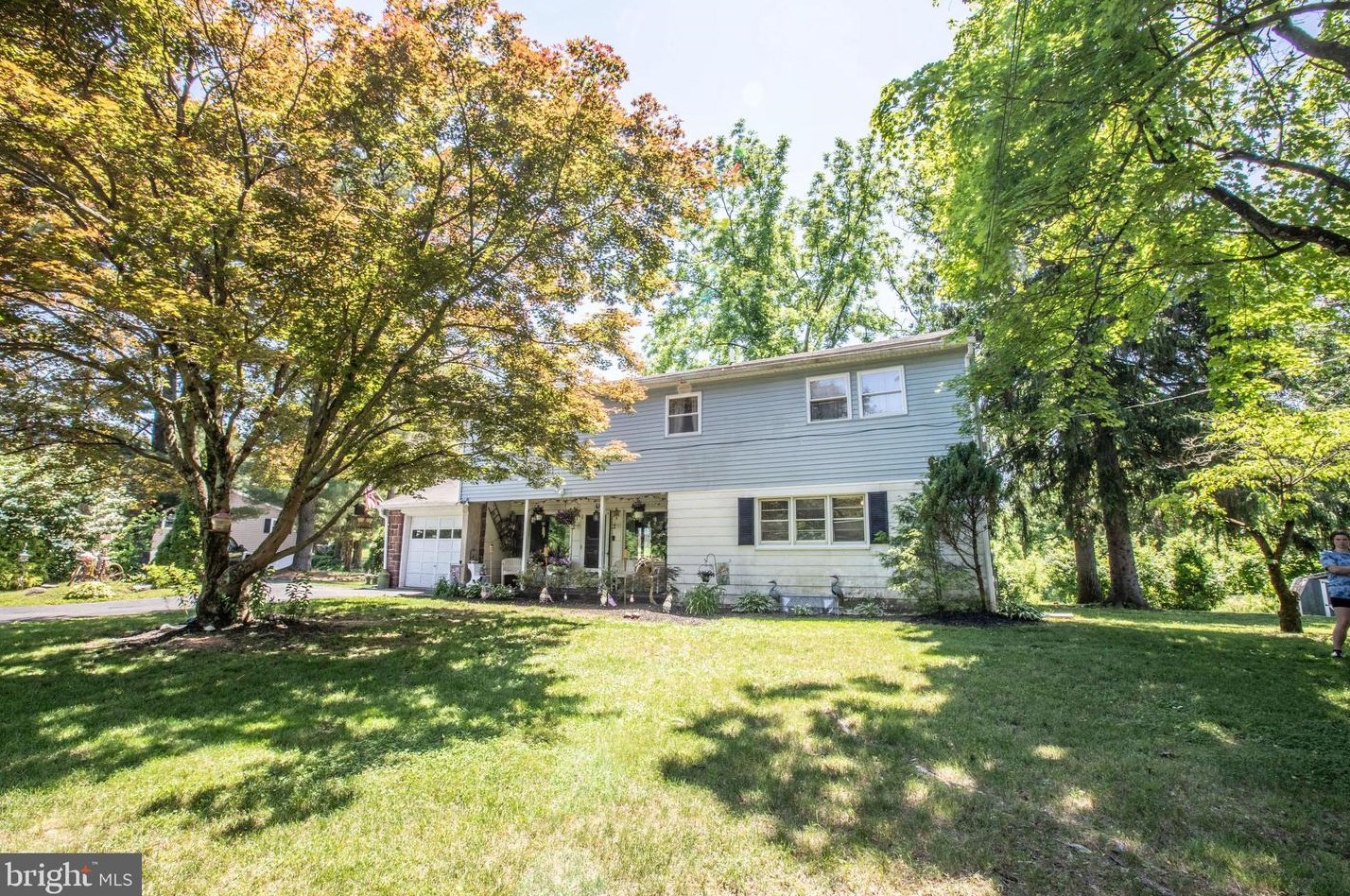 73 Golf Course Rd, Hummels Store, PA 19540-7906