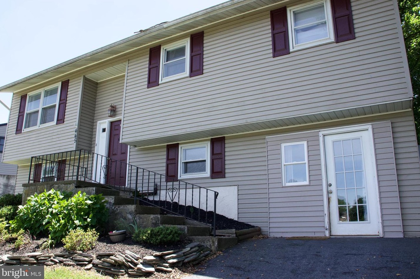 445 Calyn Dr, Reading, PA 19607-3210