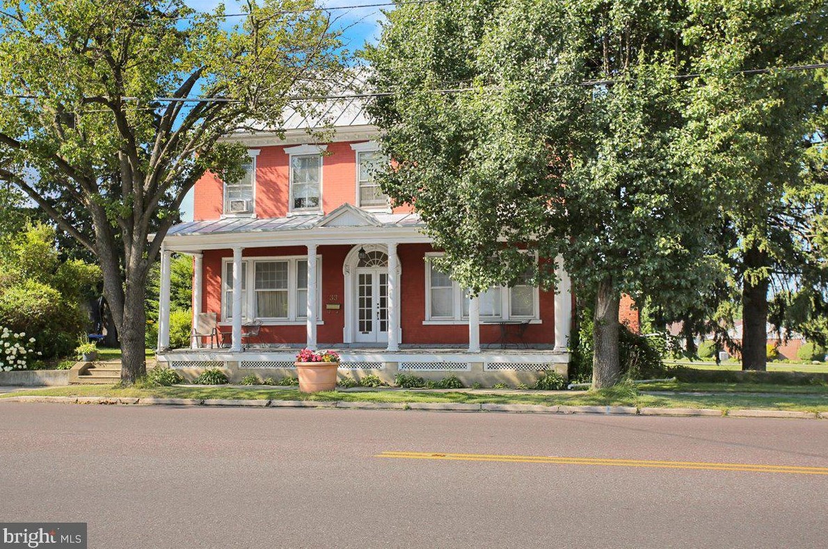33 E Penn Ave, Robesonia, PA 19551