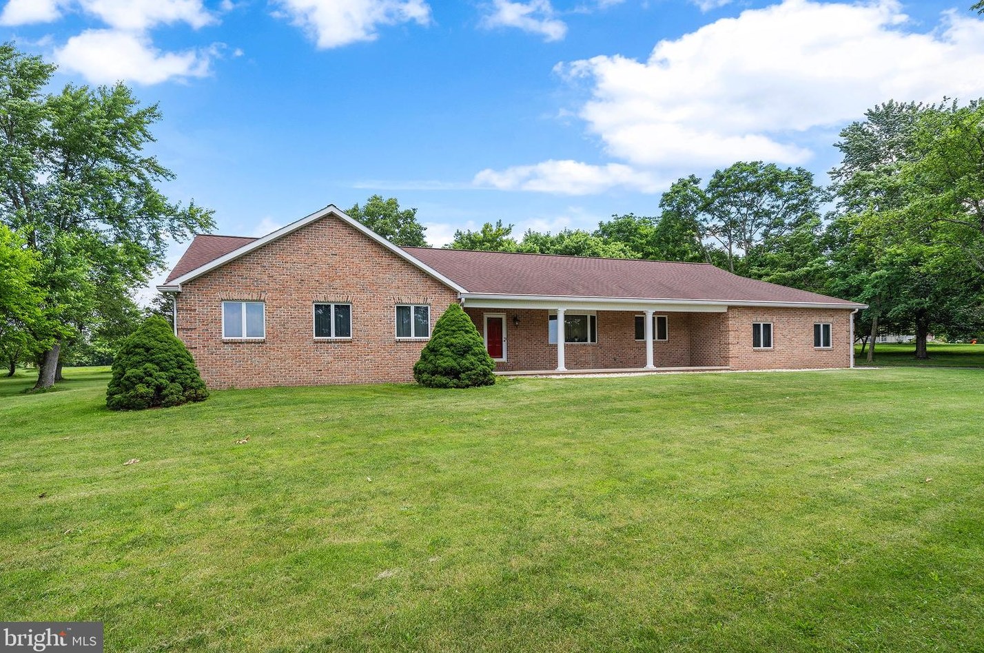 161 Hill School Rd, Douglassville, PA 19518-1710