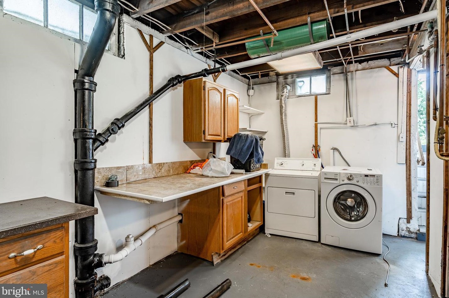 210 Upland Ave, Reading PA  19611-2081 exterior