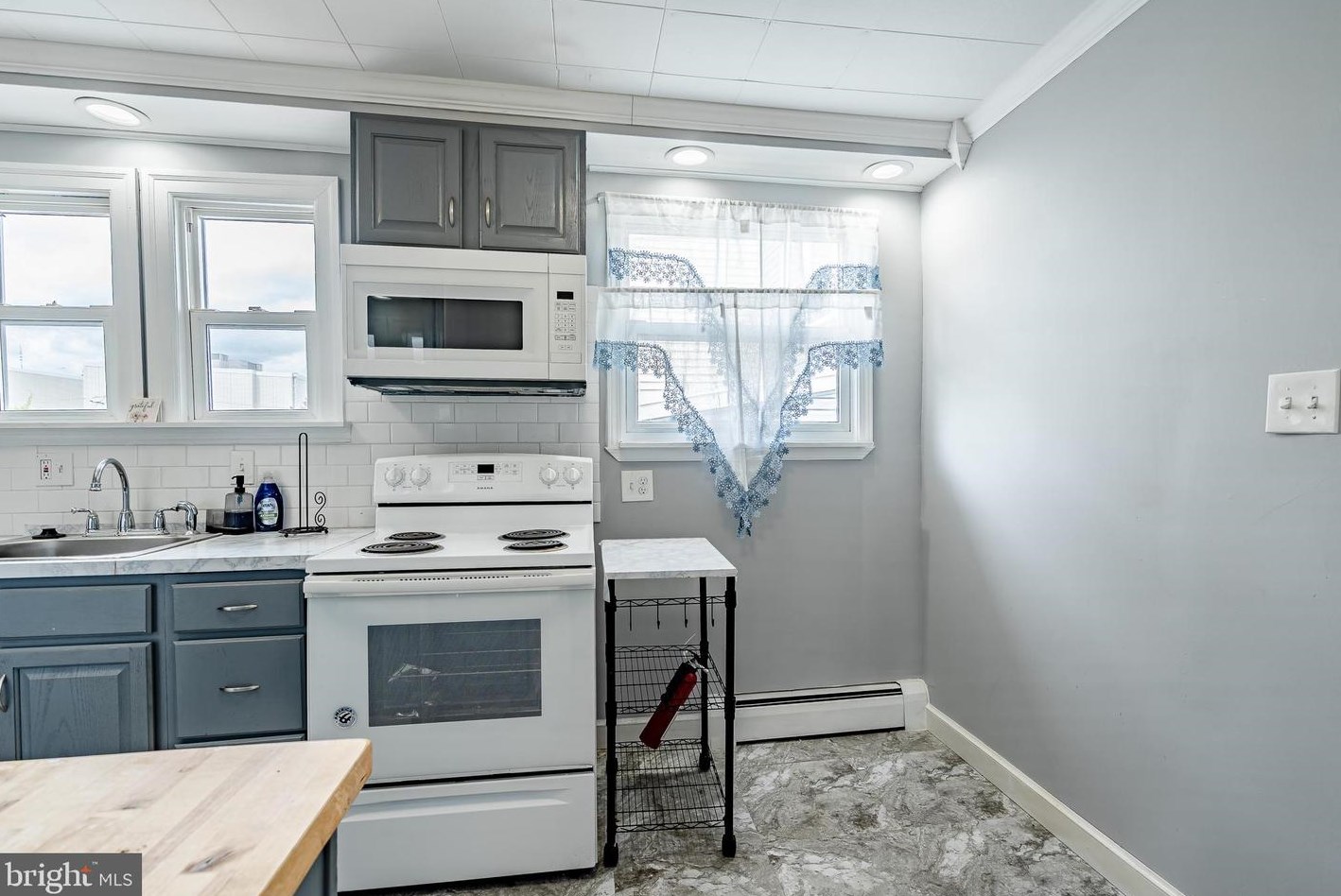 210 Upland Ave, Reading PA  19611-2081 exterior